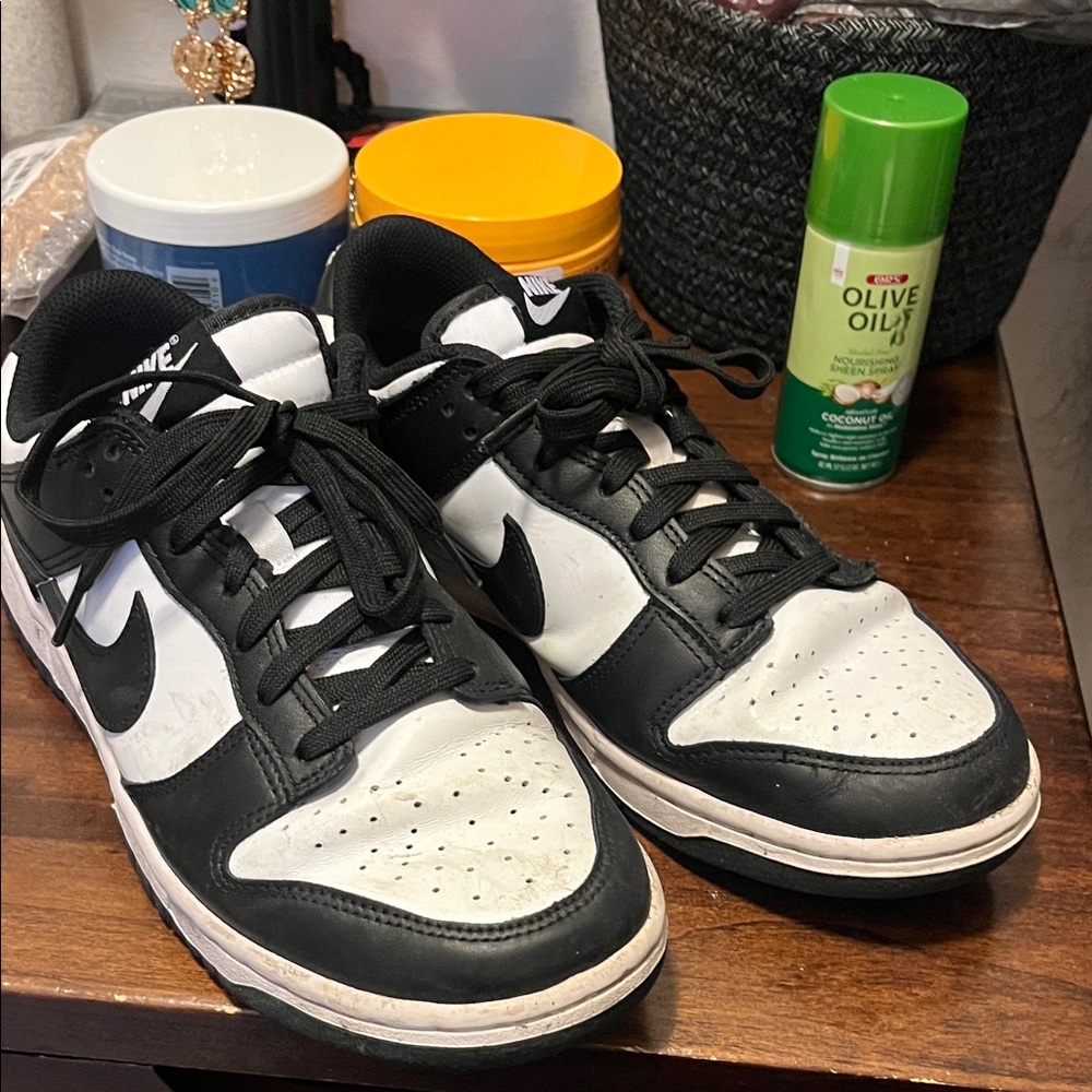 Nike Women's Black and White Sneakers